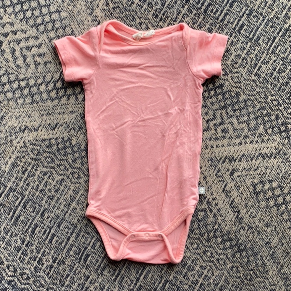 Kyte Baby bodysuit in Peach
